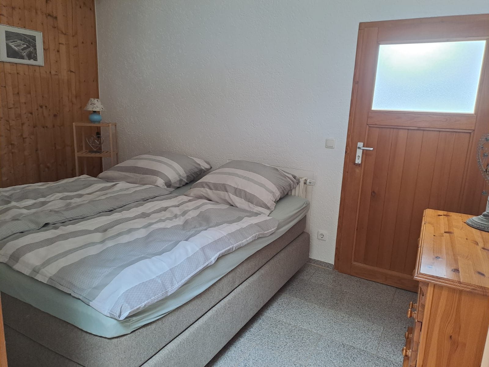 Schlafzimmer der Ferienwohnung in Altmyhl mit Doppelbett