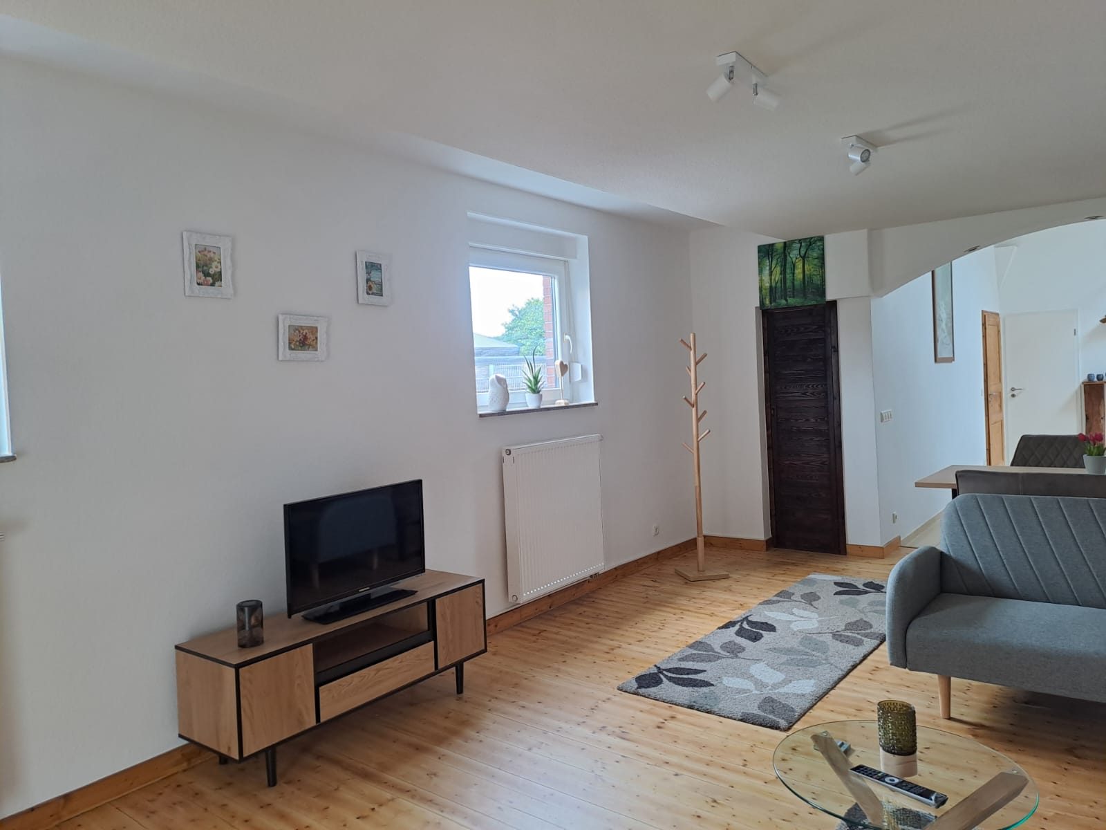Heller Wohnbereich einer empfohlenen Ferienwohnung in Altmyhl bei Hückelhoven